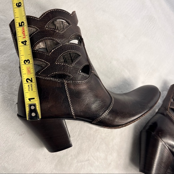 SIREN by MARK NASON Brown Leather Cutout Ankle Boots - Picture 9 of 10